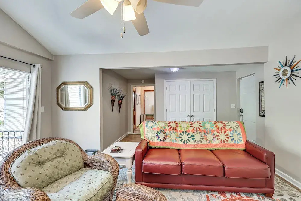 Walk to Oaklawn Racetrack: Hot Springs Getaway!