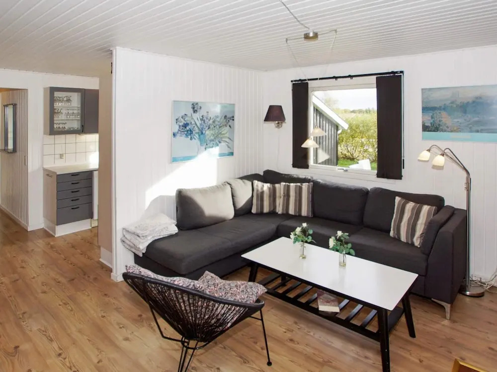Enticing Holiday Home in Hemmet near Sea