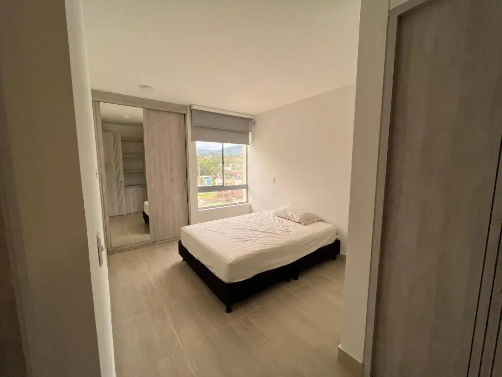 Apartamento con piscina y parqueadero a 7 min del centro