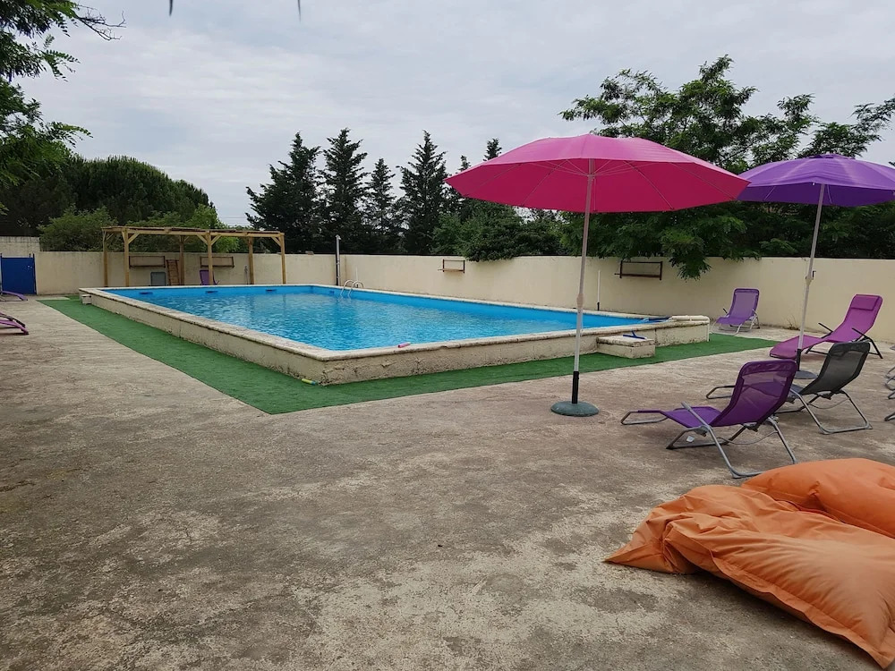 Hotel Carina-Très Grande Piscine-Local à Vélo