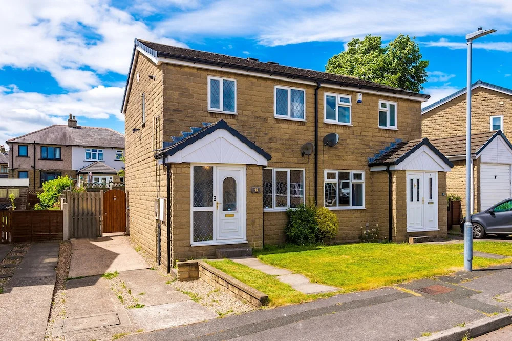 Cozy 3-Bed Family Home with Free Parking