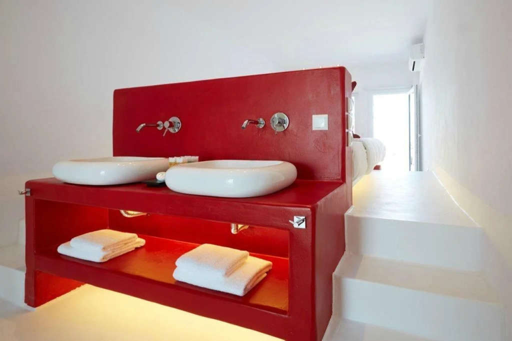 Adore Santorini