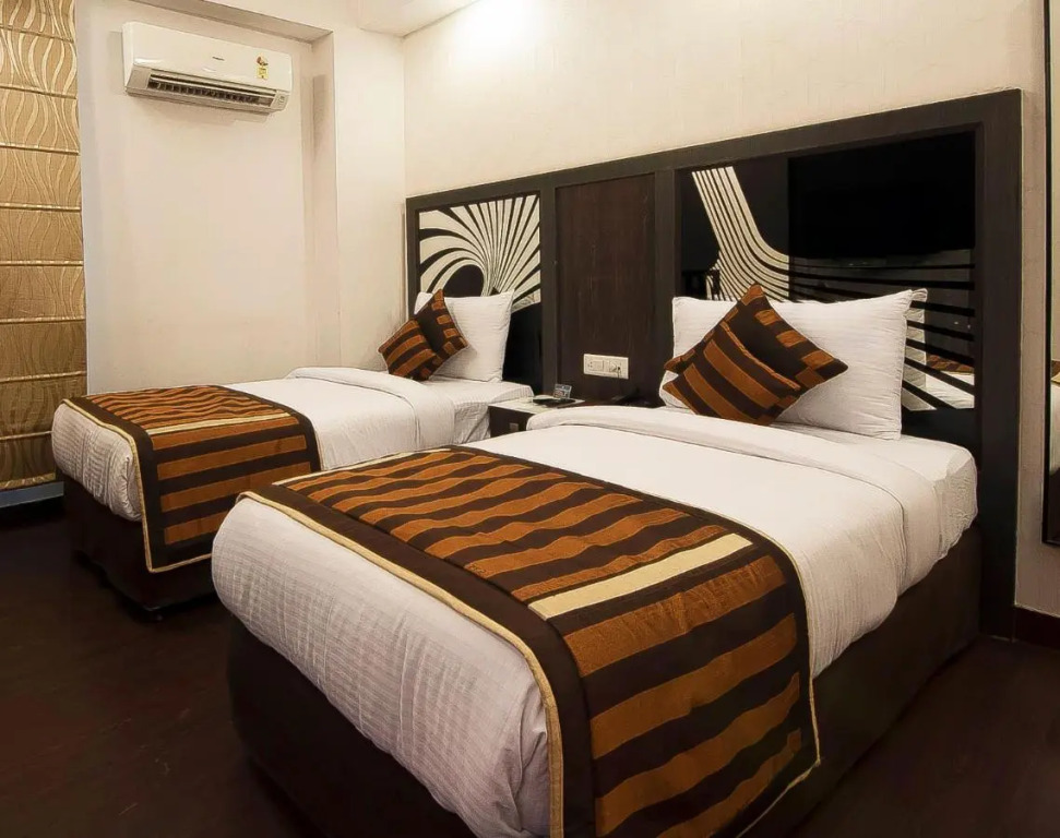 Hotels Pitrashish Grand