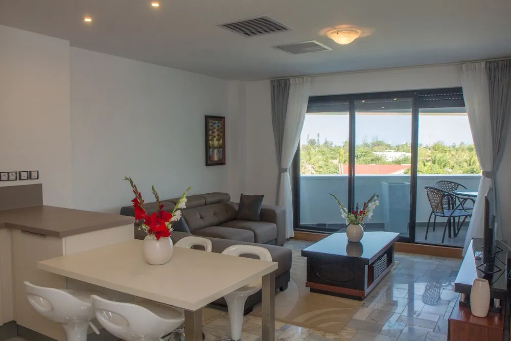 The Streamliner Hotel Apartment
