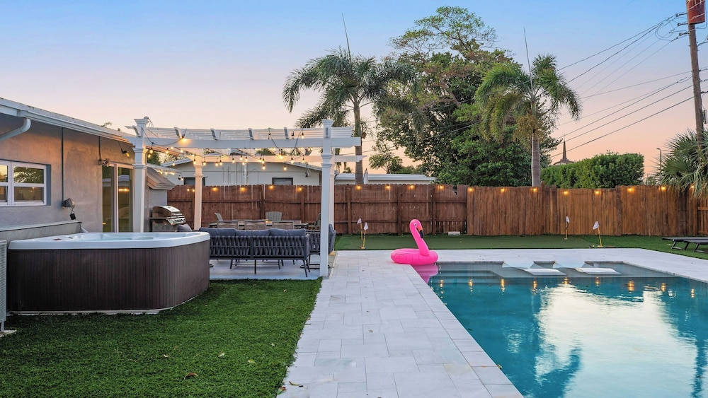 Pool, Hot Tub & Putting Green Near Deerfield Beach Oasis on Fourth by Avantstay