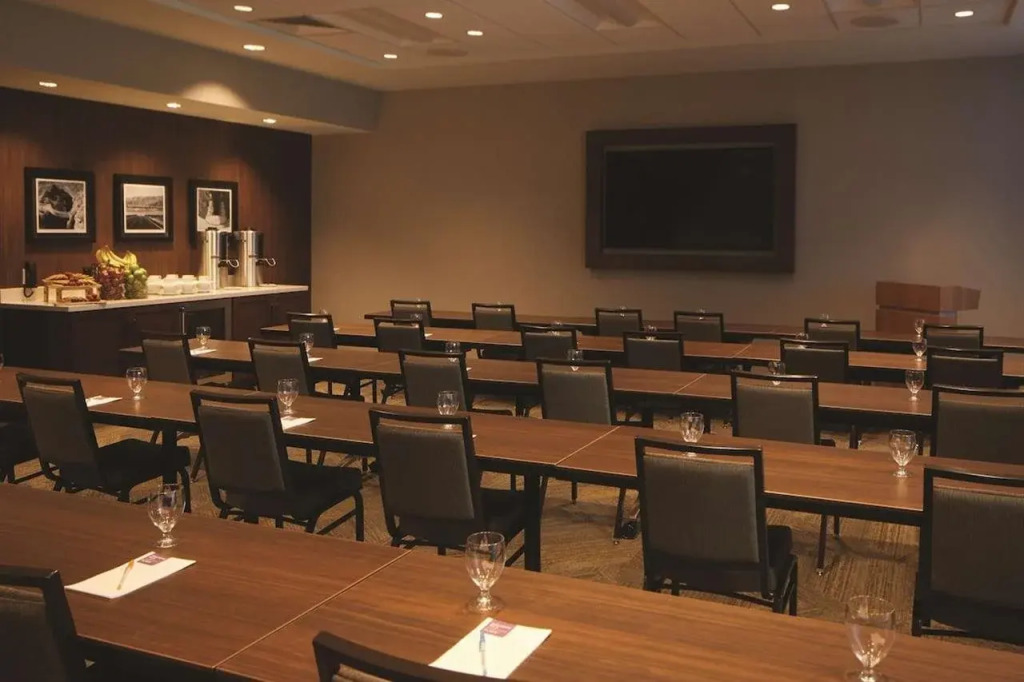 Hyatt Place Las Vegas at Silverton Village