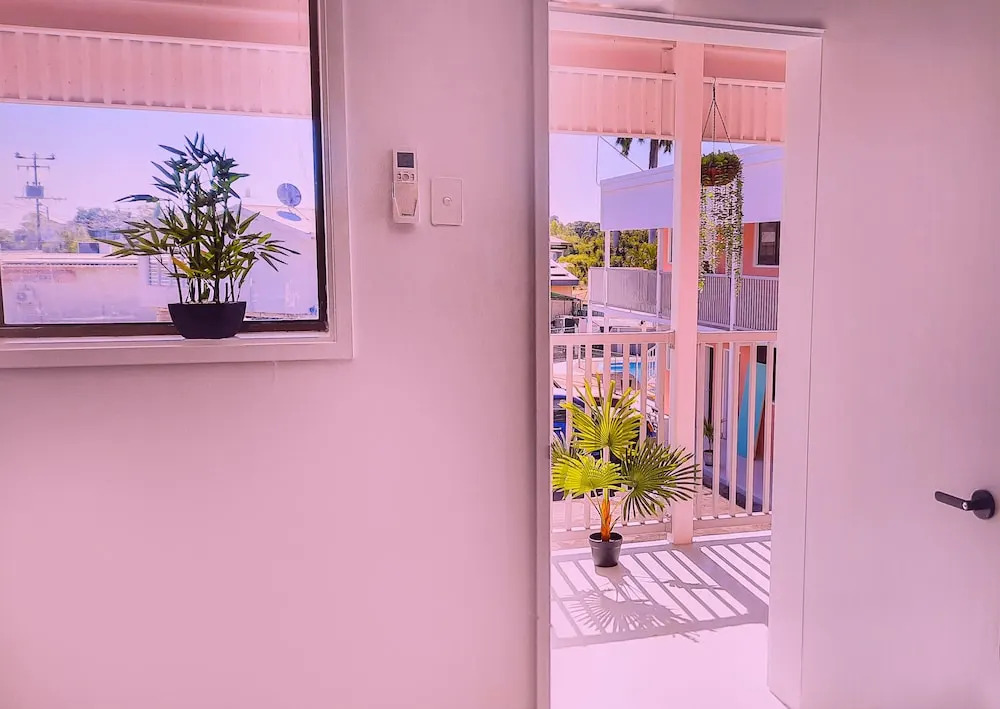 Palm Court Budget Motel Hostel/Backpackers