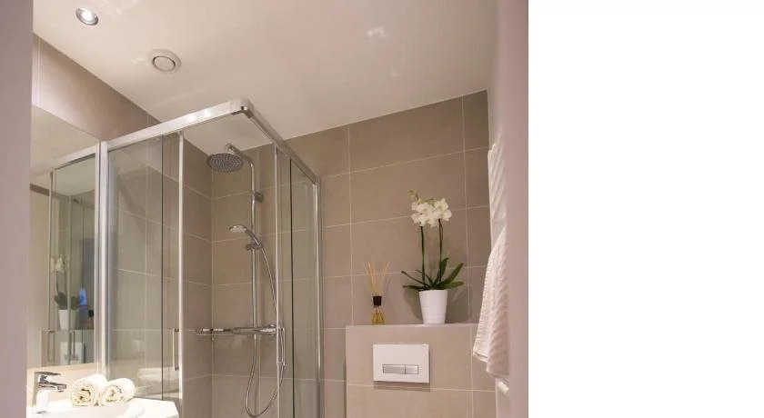 Gästehaus Schusser an der Therme, Frühstück, Doppelzimmer und Ferienwohnung