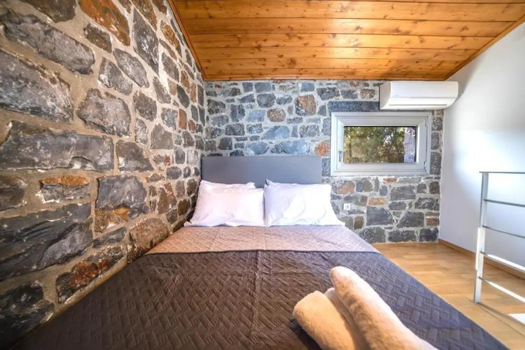 TerraZeus - Stone House Beachfront 1