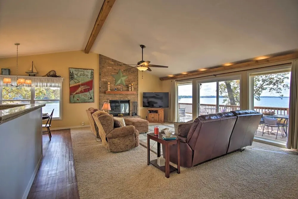Lakefront Home w/ Shared Boat Ramp in Grove!