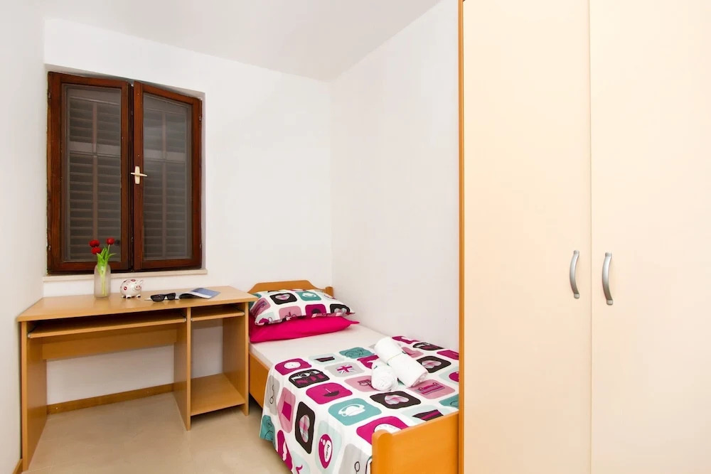 Comfort Apt.w.balcony Near Beach,marjan and Center