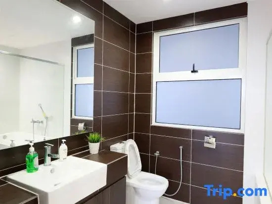 4pax King Bed 2BR Encorp Marina