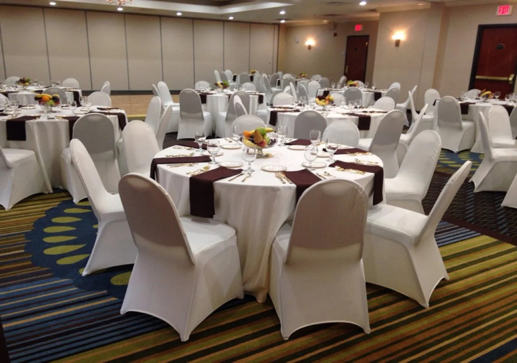 Holiday Inn Express Hotel & Suites - Belleville Area by IHG