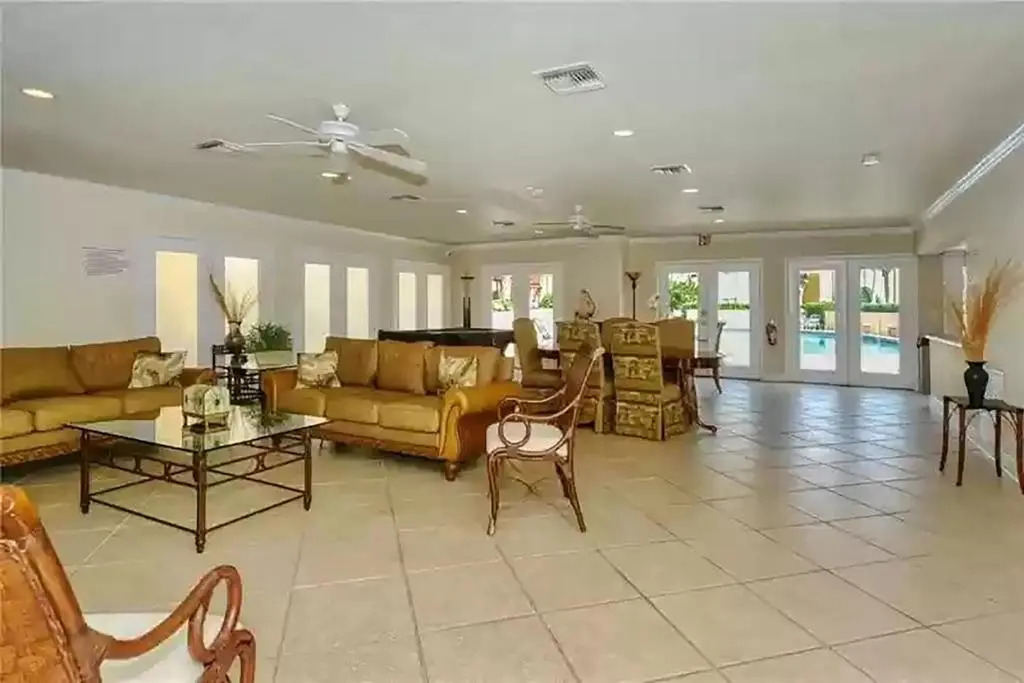 Lovely 3 Bedroom Condo On Golf Course