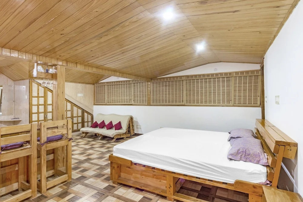 GuestHouser 1 BR Bed & Breakfast 83ac