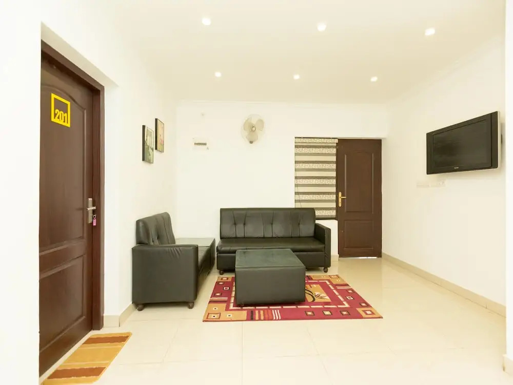 OYO 9122 Hotel Ivory Grande