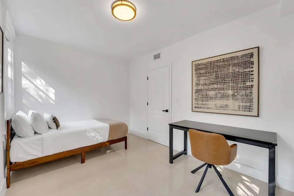 Spacious Stylish 2BR Retreat Near Victoria Park