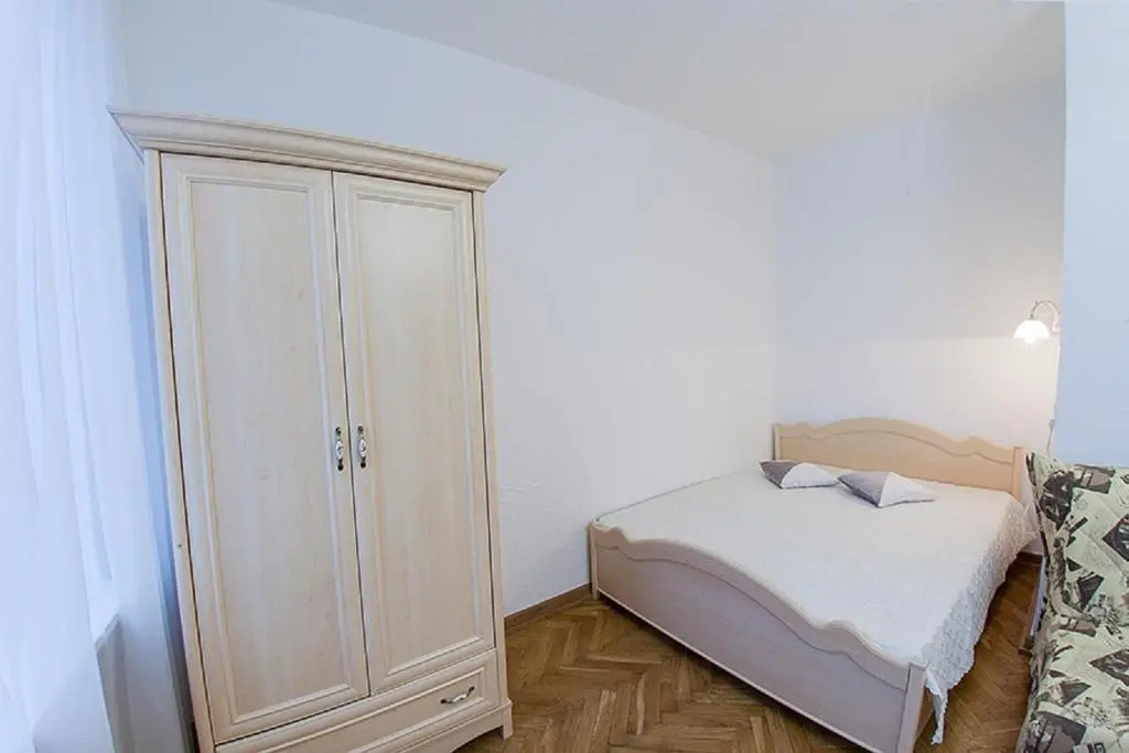 Apartment on Doroshenka 12