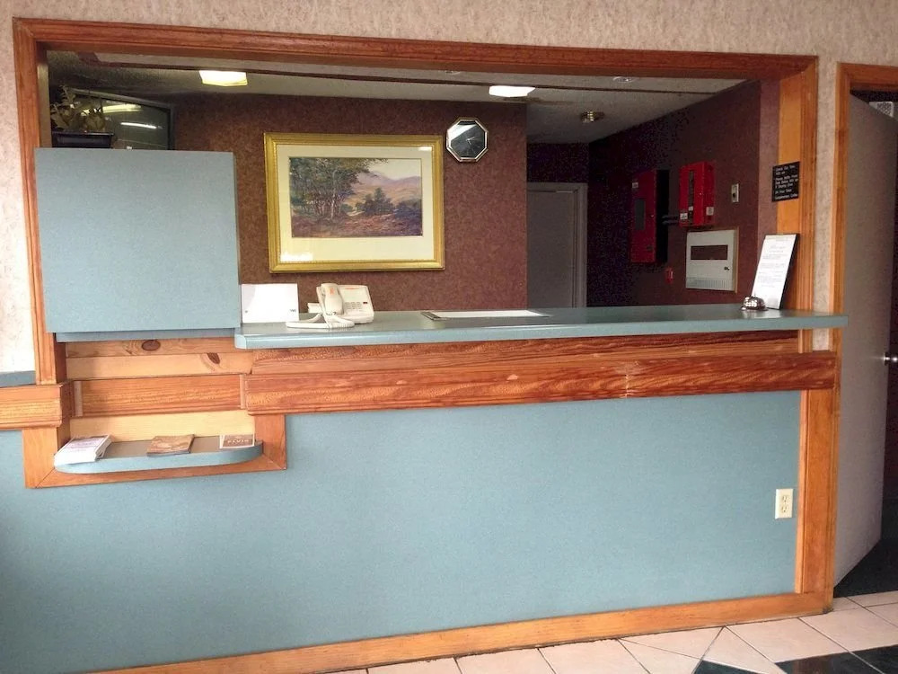 Spring Place Inn & Suites