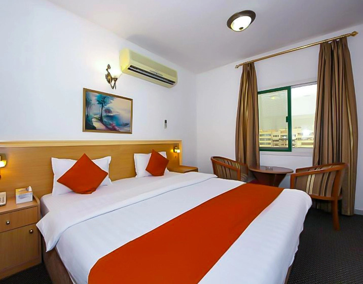 Click Square Hotel