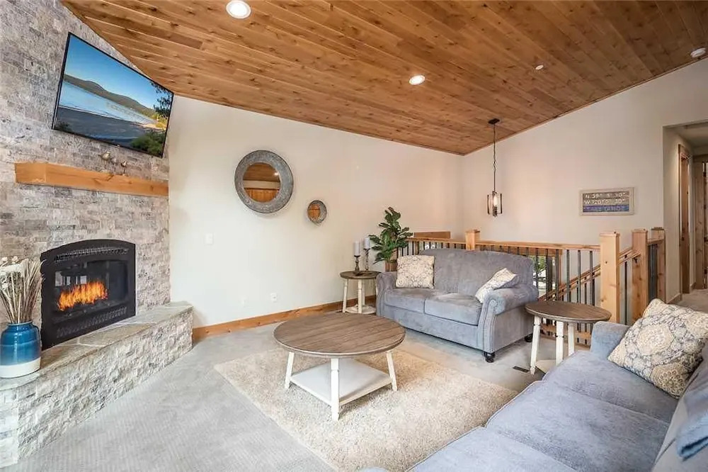 Gorgeous New Build W/bikes to Ride! #106