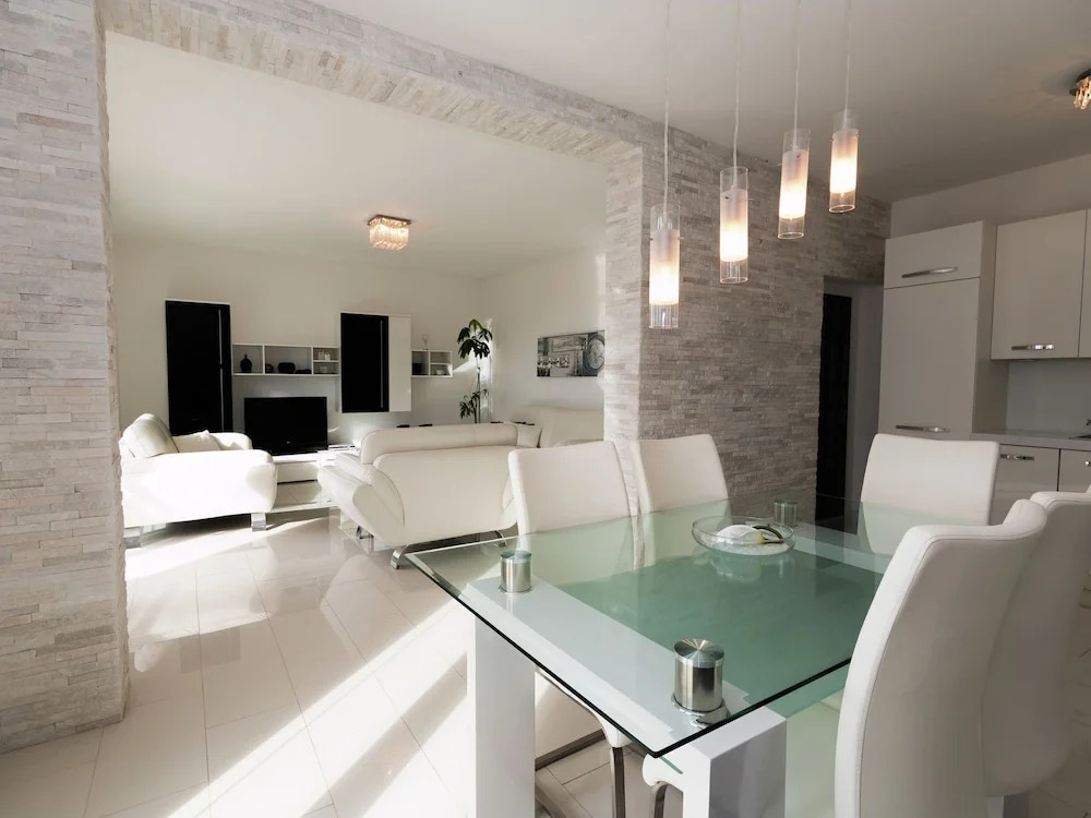 Beautiful Modern Apartment with Balcony And Stunning Sea View
