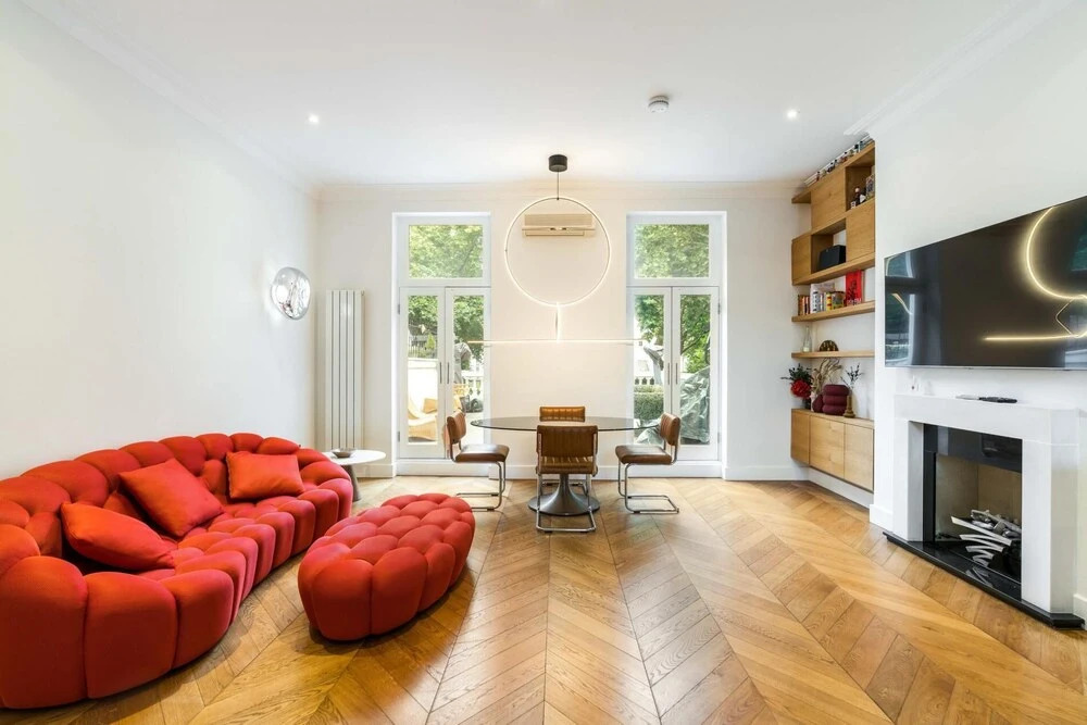 Luxury 2BD Apartment in Holland Park