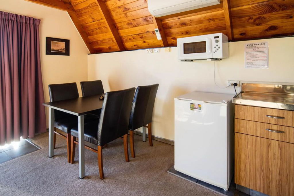 Mountain Chalets Motel
