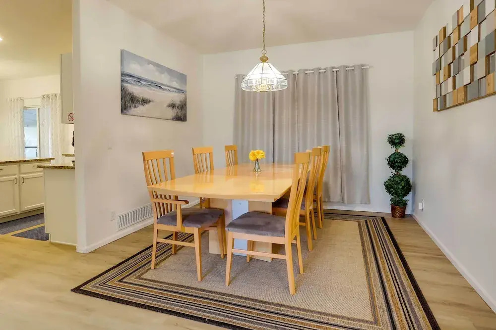 Spacious Thornton Home: 15 Mi to Downtown Denver!