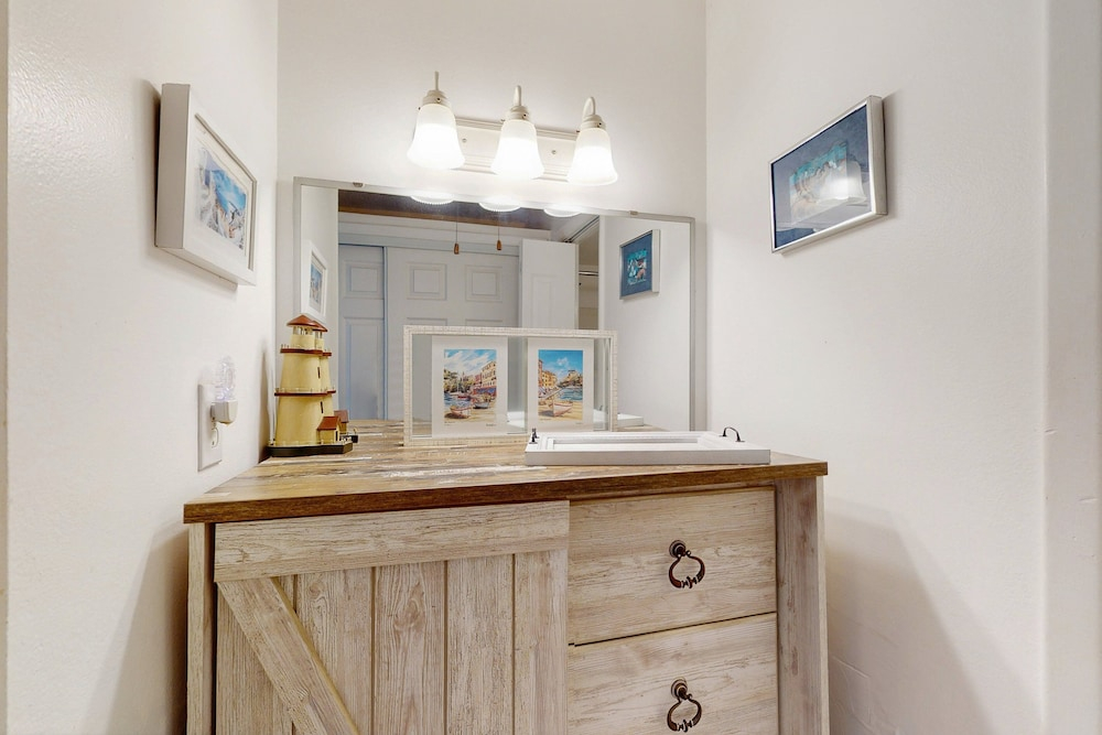 Mariners Cove 302
