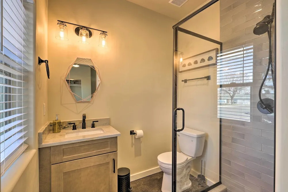 Modern Retreat: 3 Blocks to Dtwn Williams + Rte 66