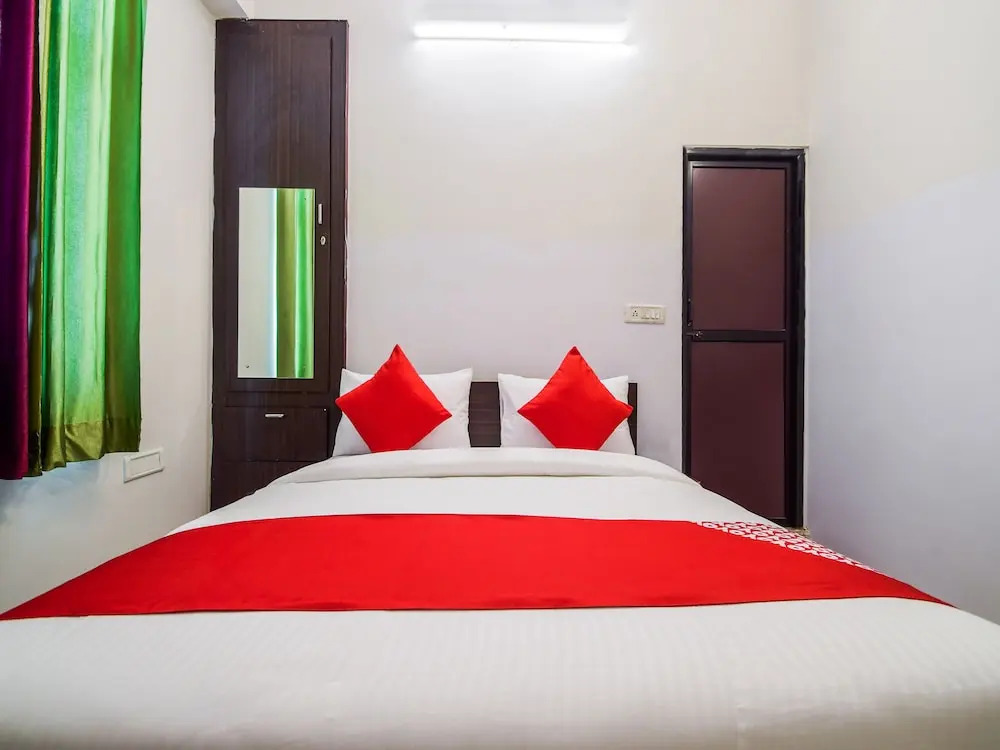 OYO 23492 Hotel Blue Sapphire