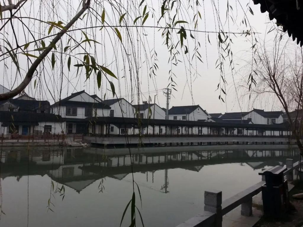 Suzhou Luzhi Riverside Inn Hostel