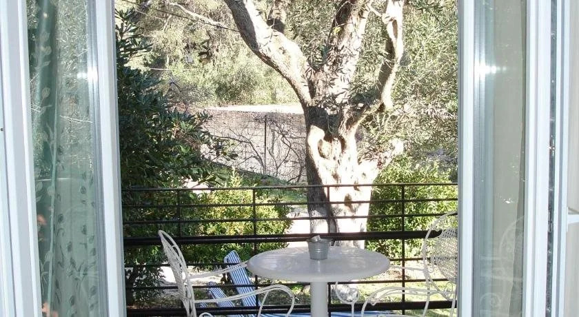 Bozikis Apartments & Studios