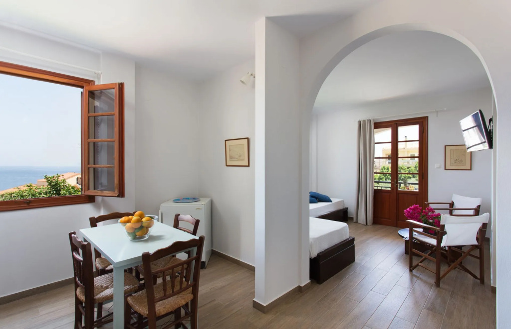 Venetia Apartments