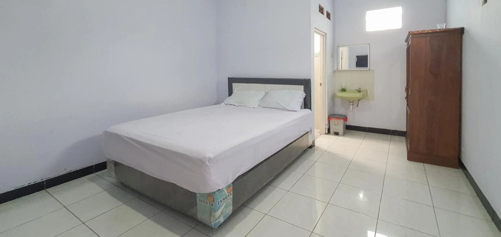 Angrumba Family Homestay near RSUD Caruban Mitra RedDoorz