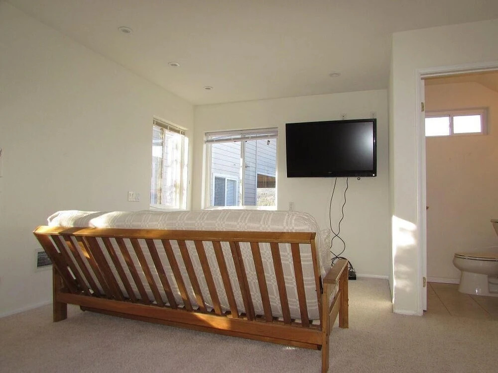 032 - Lakefront Village Escape - Big Bear Getaway