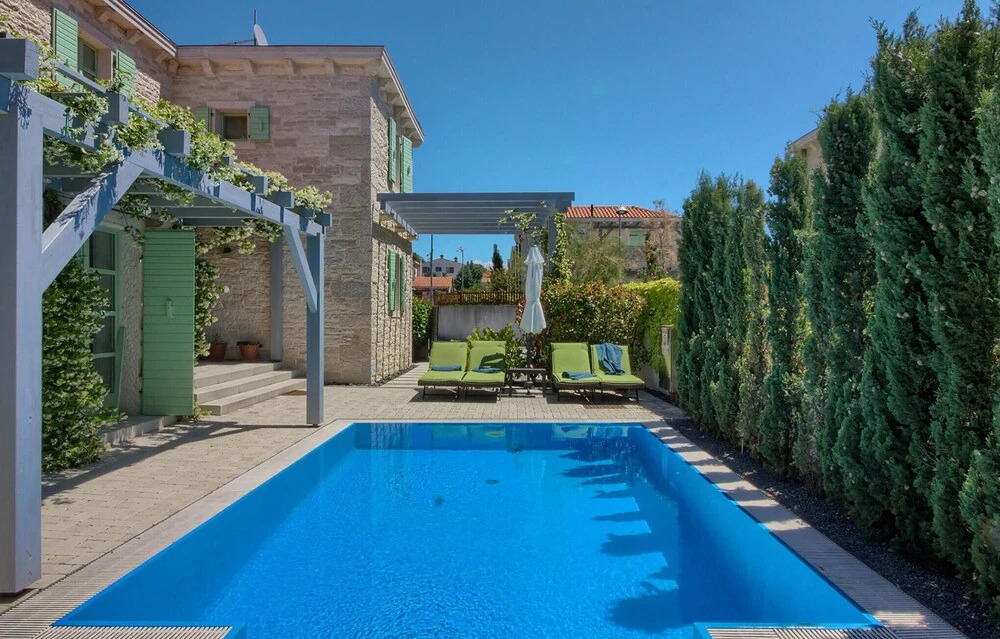 Stunning Home in Liznjan With 3 Bedrooms, Wifi and Outdoor Swimming Pool