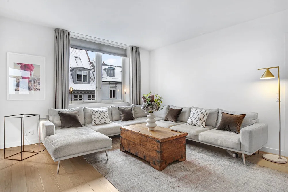 Sanders Monarch - Nice 1-bdr Apt With Balconies