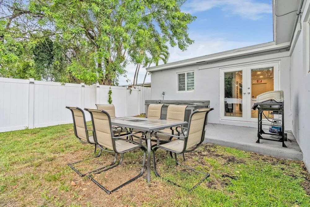 Hollywood Hills House w Backyard-BBQ