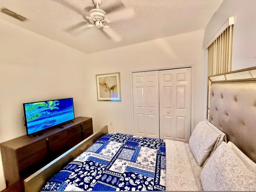 Grand Luxury Deluxe 4BR Pool Home Near Disney