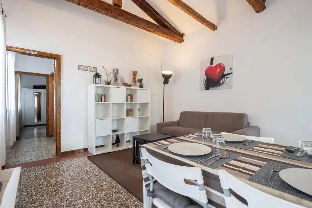 Ca Giorgia Venice Apartment with Balcony