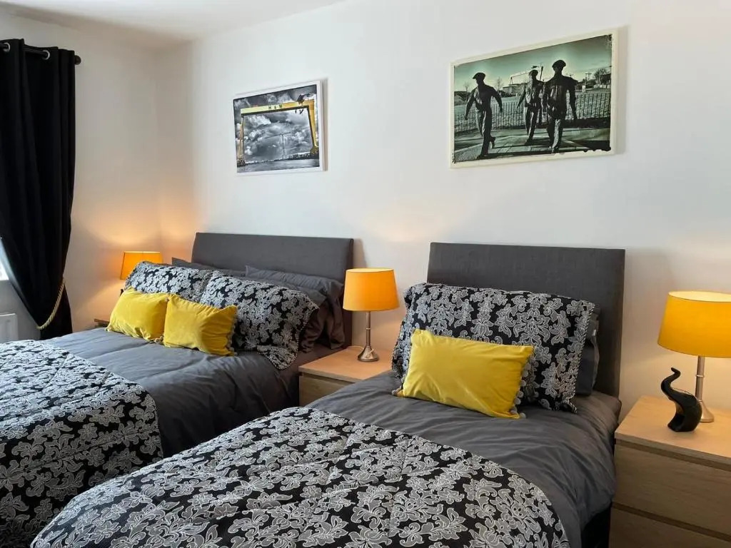Luxury Portrush Holiday Homes - The Glynn, Portrush Sleeps 12 - 5 bedrooms