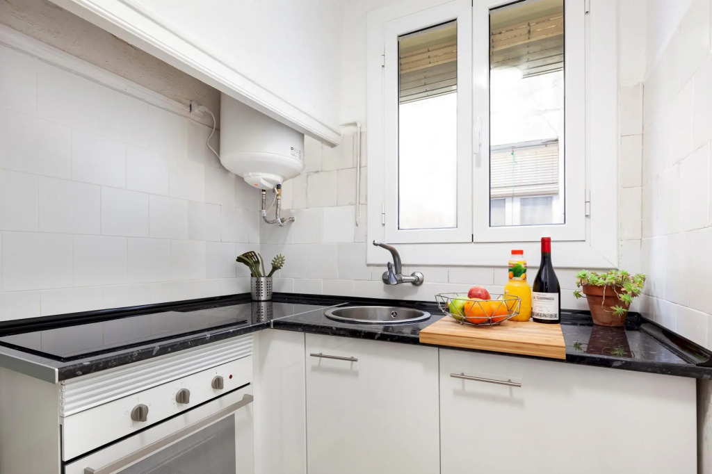 CONSELL DE CENT · Loving the Sagrada Familia 3BR comfort apartment