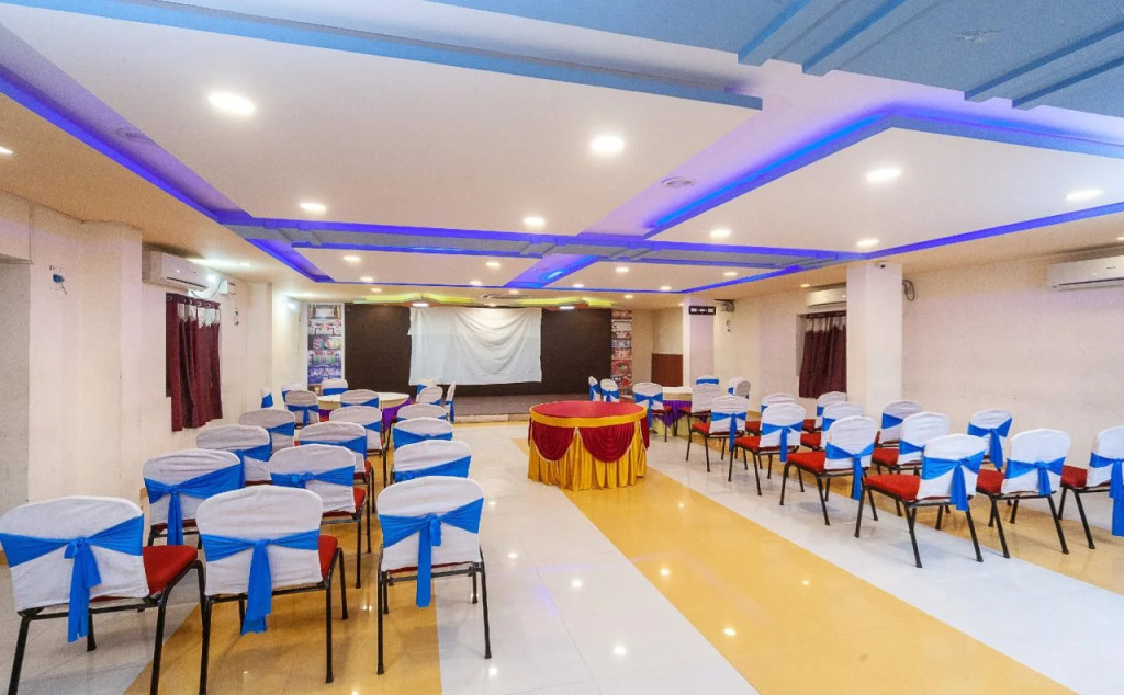 R2 Rooms By OYO Rooms