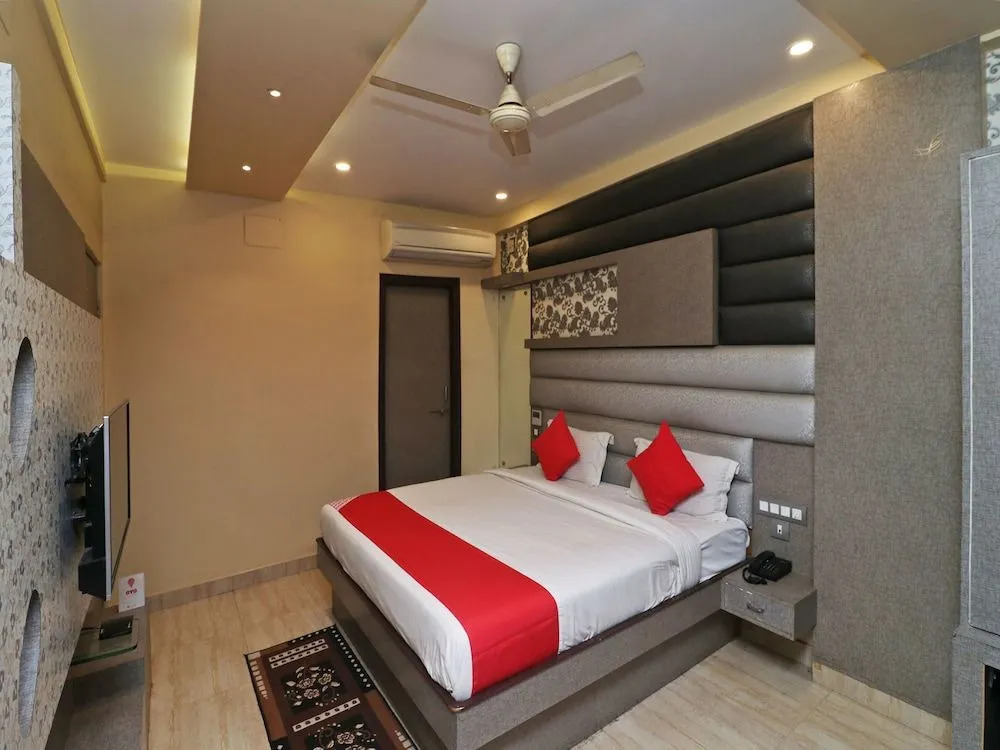 OYO 14808 Rajkamal Palace