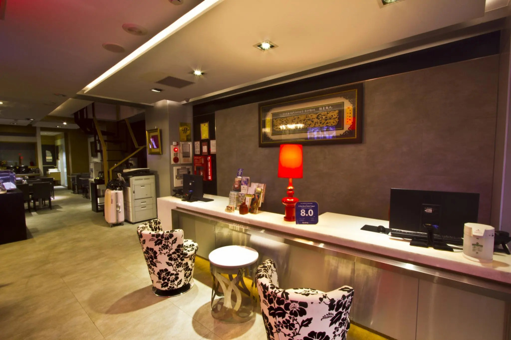 Newful Hotel