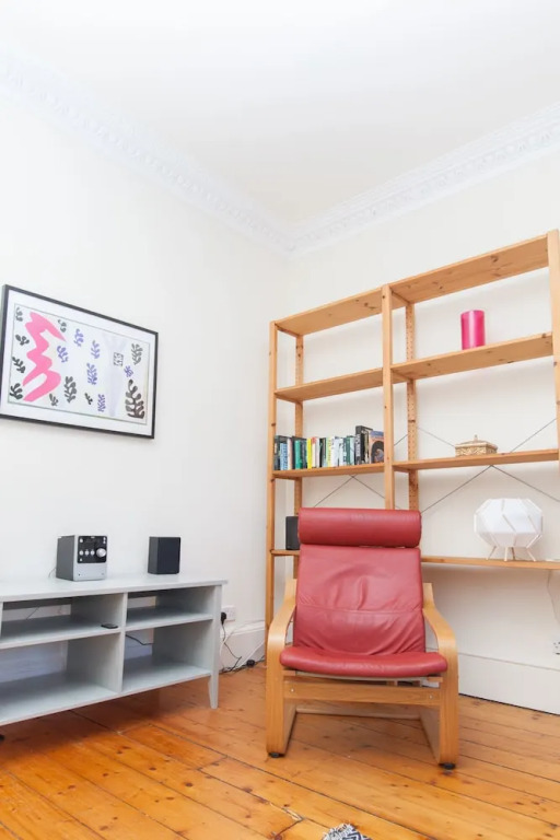 Traditional 3 Bedroom Apartment in Central Edinburgh