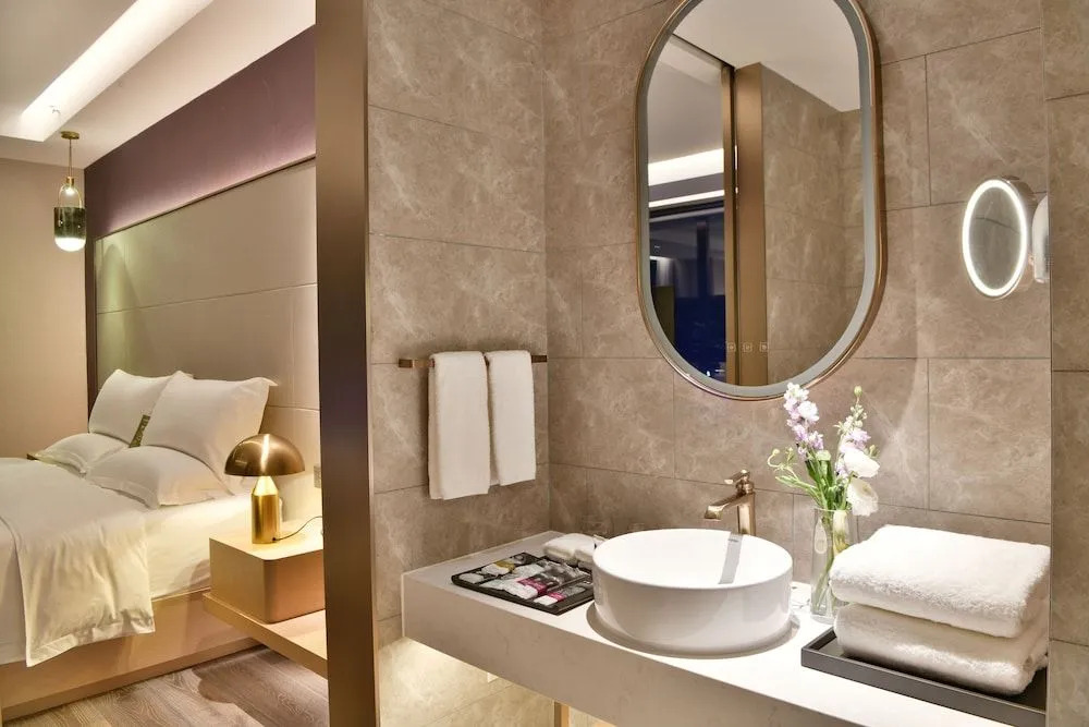 Mercure Yibin Port