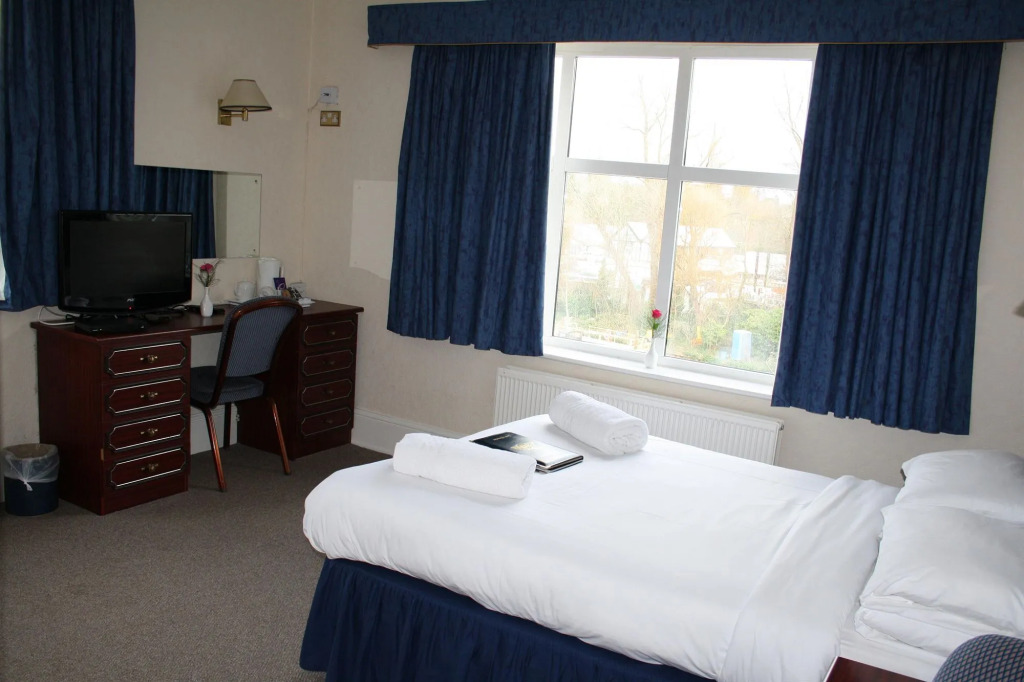 Uno Thames Hotel Maidenhead -Reopened Brand New Again -FREE PARKING